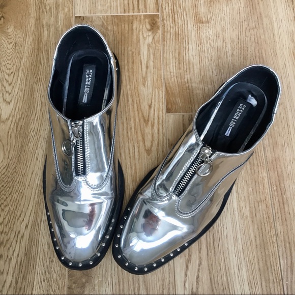 Design Lab Lord & Taylor Shoes - DESIGN LAB Lord & Taylor Women’s Metallic Chrome Zip-Up Oxford Loafer in Size 9